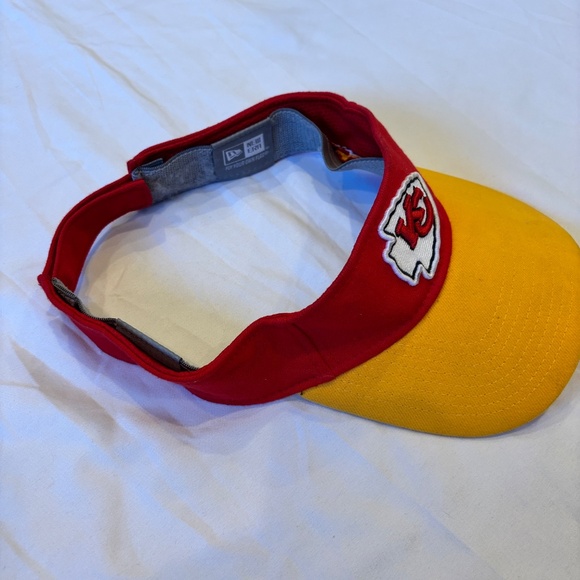 Kansas‎ City Chiefs NFL Adjustable Red & Yellow Visor Hat – New Era - Picture 2 of 7